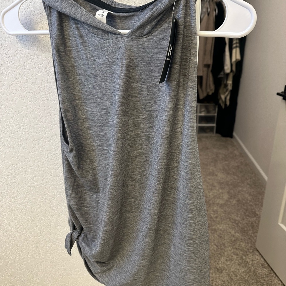 Under Armour Women’s hooded tank
